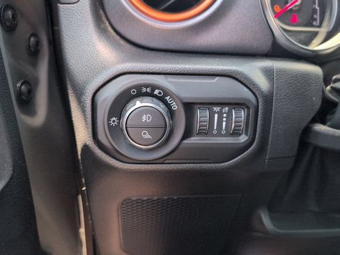 Used 2022 Jeep Gladiator Mojave w/ LED Lighting Group AWD/4WD image 22