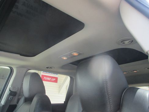 Used 2012 Chevrolet Traverse LT FWD image 10