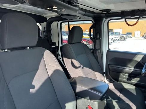 Used 2021 Jeep Gladiator Willys image 31