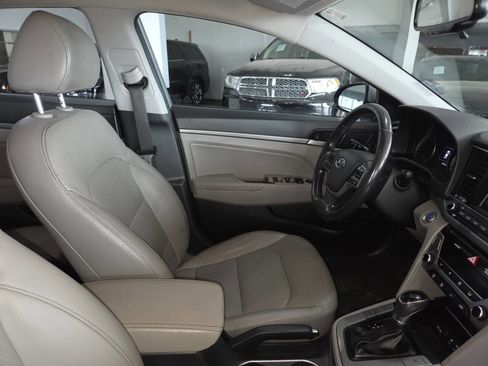 Used 2017 Hyundai Elantra Limited FWD image 27