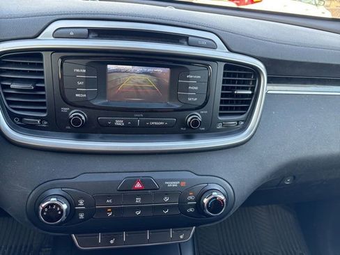 Used 2016 Kia Sorento LX w/ LX Convenience Package image 12