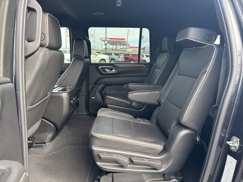 Used 2023 Chevrolet Suburban Premier image 16