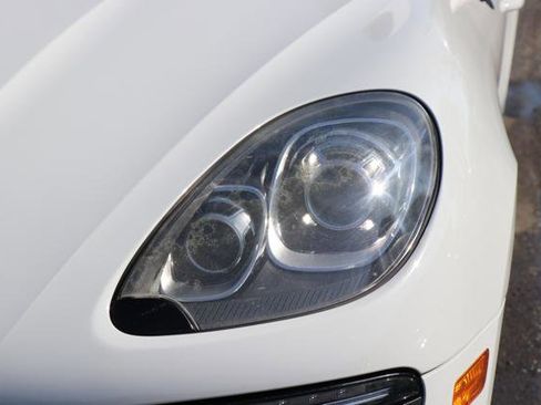 Used 2018 Porsche Macan Base image 15