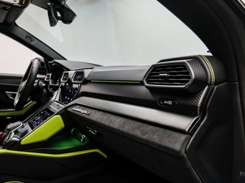 Used 2022 Lamborghini Urus AWD/4WD image 56