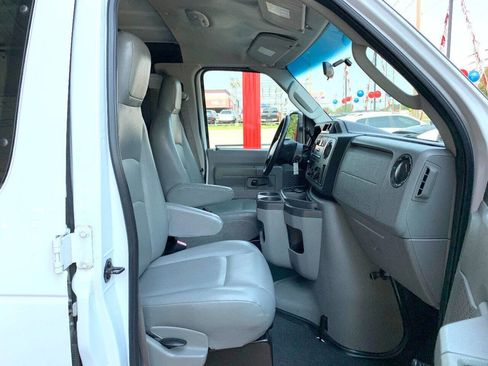 Used 2011 Ford E-350 and Econoline 350 Extended Super Duty image 14