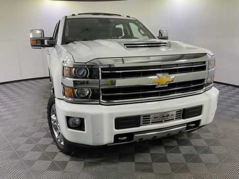 Used 2019 Chevrolet Silverado 2500 High Country w/ Duramax Plus Package image 11