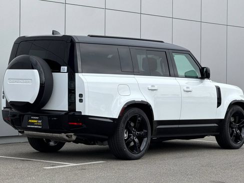 Used 2026 Land Rover Defender 130 X-Dynamic SE AWD/4WD image 5