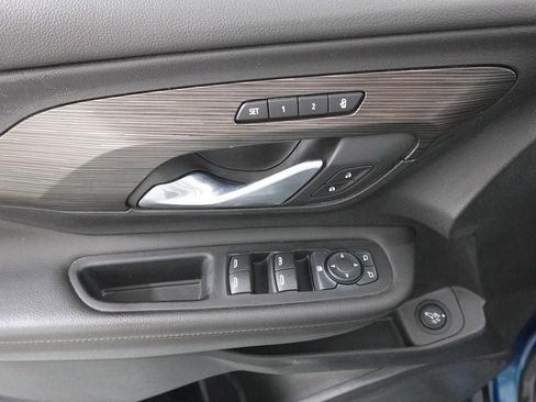 Used 2020 GMC Terrain SLT w/ Preferred Package image 9