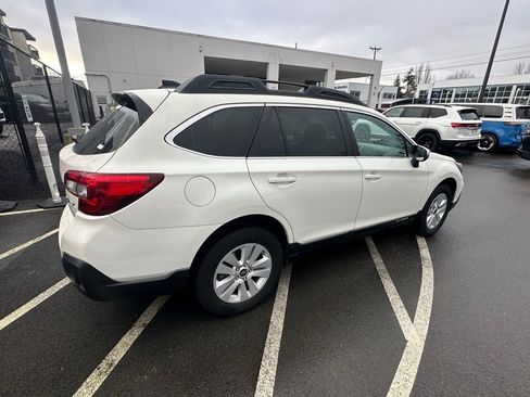 Used 2018 Subaru Outback 2.5i Premium image 7