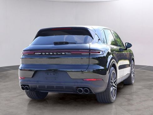 Certified 2025 Porsche Cayenne AWD/4WD image 8