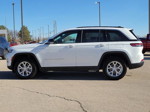 Used 2024 Jeep Grand Cherokee Limited image 2