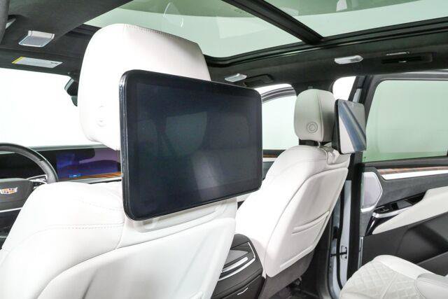 Certified 2026 Cadillac Escalade ESV Platinum Sport w/ LPO, ONYX Package AWD/4WD image 24