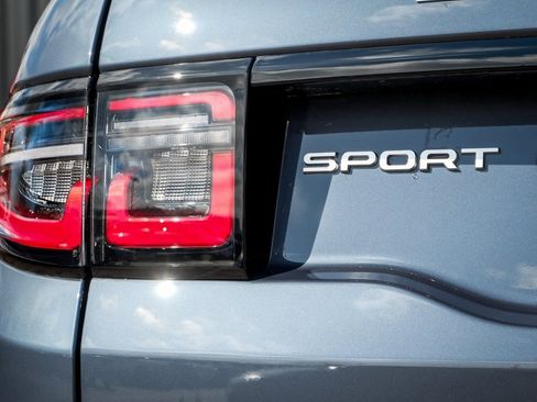 Used 2025 Land Rover Discovery Sport S image 9