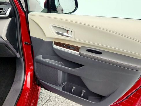 Used 2021 Toyota Sienna XLE image 26