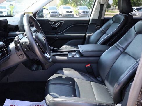 Used 2025 Lincoln Aviator AWD image 13