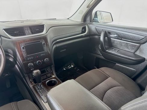 Used 2015 Chevrolet Traverse LT w/ Style and Technology Package FWD image 22