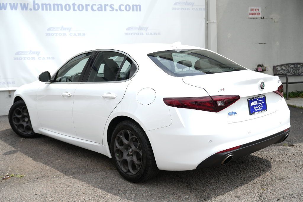 Used 2017 Alfa Romeo Giulia AWD image 4