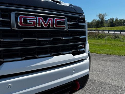 Used 2025 GMC Sierra 2500 AT4 AWD/4WD image 10
