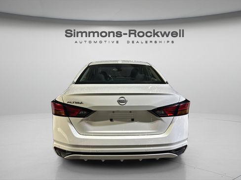 Used 2025 Nissan Altima 2.5 SV FWD image 3
