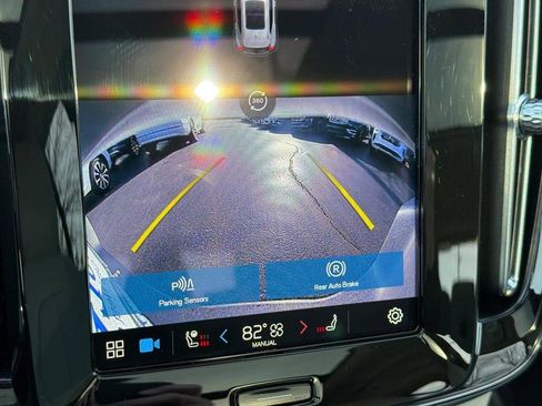 Used 2023 Volvo XC40 B5 Ultimate w/ Protection Package Premier image 21