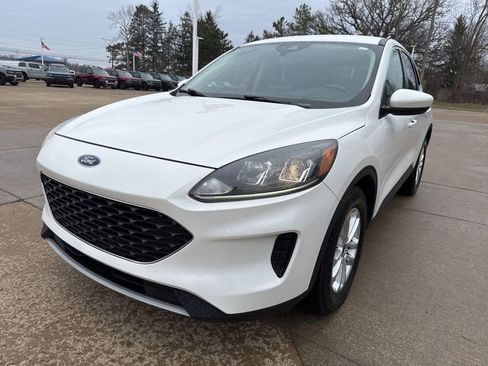 Used 2020 Ford Escape SE image 2
