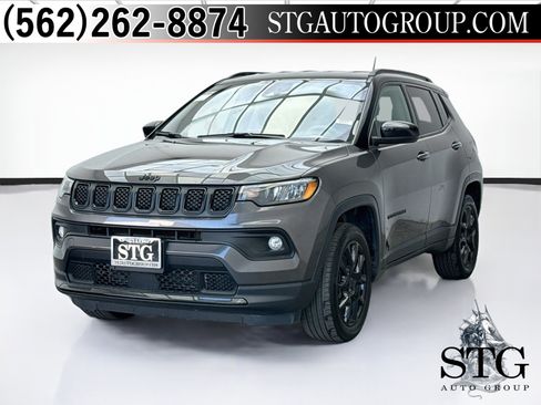 Used 2023 Jeep Compass Latitude AWD/4WD image 1