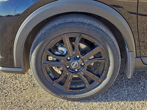 Used 2023 Nissan Kicks SV image 11