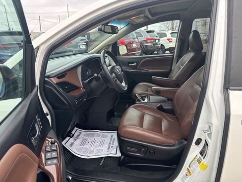 Used 2016 Toyota Sienna Limited Premium image 11