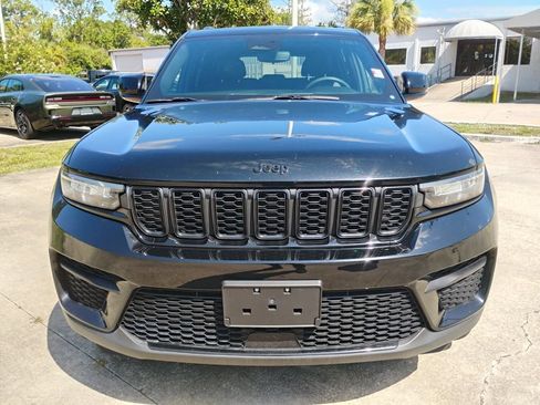 Certified 2023 Jeep Grand Cherokee Altitude AWD/4WD image 2