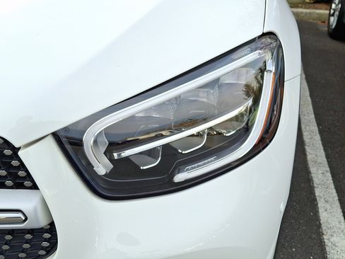 Used 2022 Mercedes-Benz GLC 300 4MATIC image 7