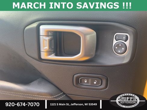 Used 2019 Jeep Wrangler Unlimited Sahara image 15