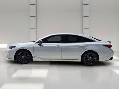 Used 2019 Toyota Avalon XSE FWD image 2