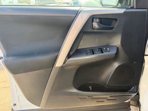 Used 2016 Toyota RAV4 LE image 9