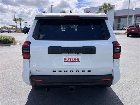 Certified 2025 Toyota 4Runner SR5 AWD/4WD image 4