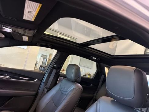 Used 2020 Cadillac XT5 Premium Luxury AWD/4WD image 2