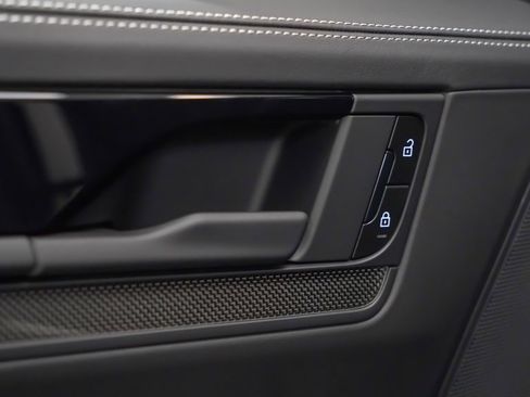 Certified 2025 Porsche Cayenne GTS image 15