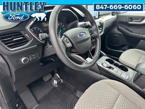 Used 2022 Ford Escape SE w/ SE Sport Appearance Package image 18