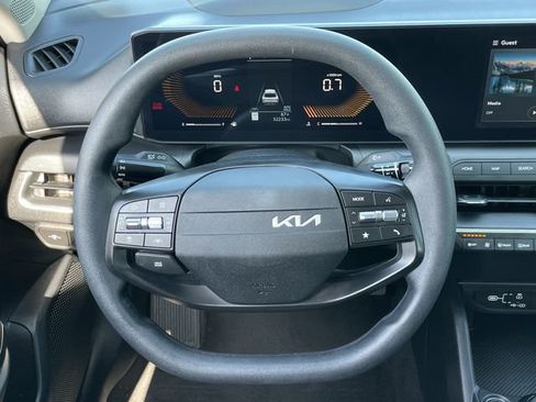Used 2025 Kia K4 FWD image 11