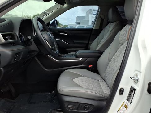 Used 2022 Toyota Highlander Bronze Edition image 20