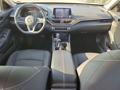 Used 2024 Nissan Altima 2.5 SV FWD image 10