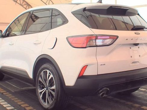 Used 2022 Ford Escape SE w/ SE Sport Appearance Package FWD image 6
