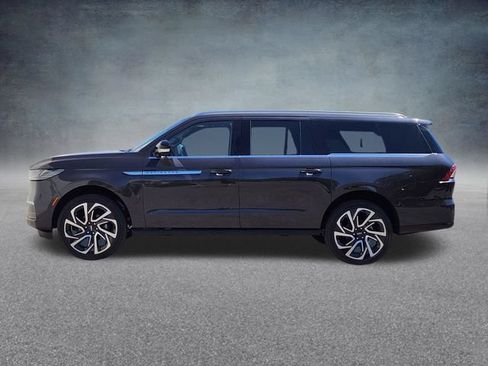 New 2026 Lincoln Navigator L Reserve AWD/4WD image 4