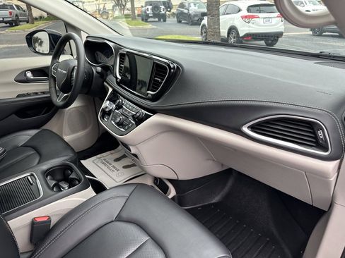 Used 2024 Chrysler Pacifica Touring-L w/ Uconnect Theater Family Group image 23