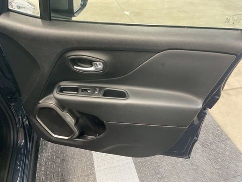 Used 2021 Jeep Renegade Limited AWD/4WD image 4