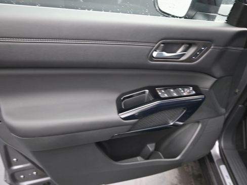 New 2026 Nissan Pathfinder Platinum FWD image 11