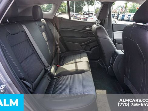 Used 2025 Chevrolet Trax LT w/ LT Convenience Package FWD image 25