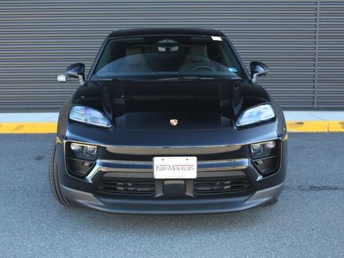 New 2026 Porsche Macan 4 Electric image 11