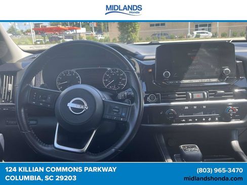 Used 2024 Nissan Pathfinder SV AWD/4WD image 12