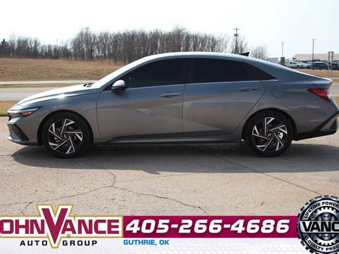 Used 2024 Hyundai Elantra Limited image 5