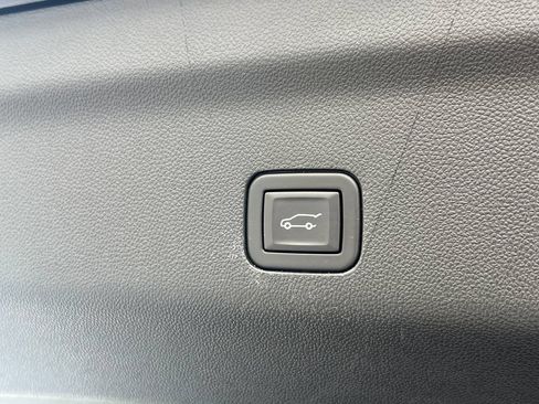 Used 2024 GMC Yukon Denali w/ Advanced Technology Package AWD/4WD image 25